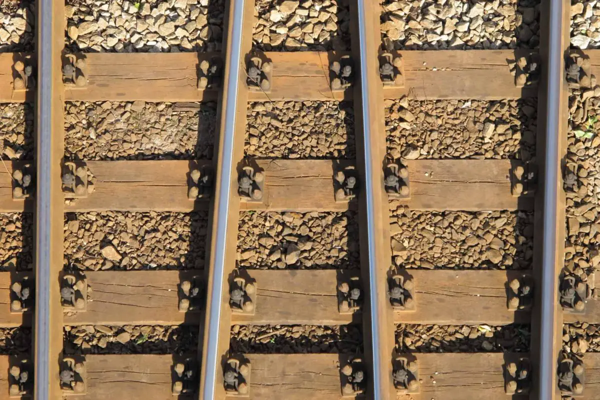 Railroad Tie Dimensions – What are they? Length, Width, and Depth.