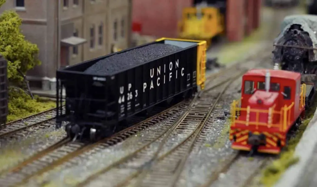 n scale model train scale