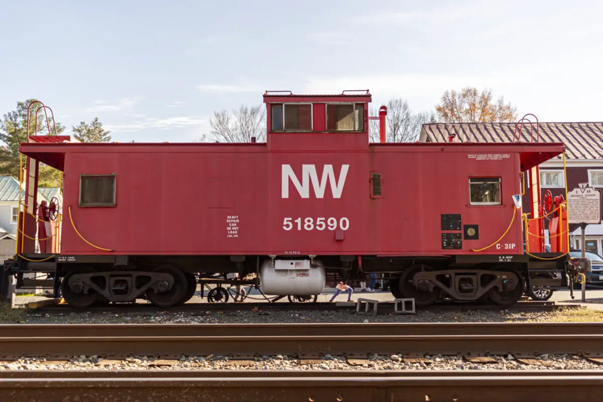 Why Don’t Trains Have Cabooses Anymore? Find Out The Reason Here.