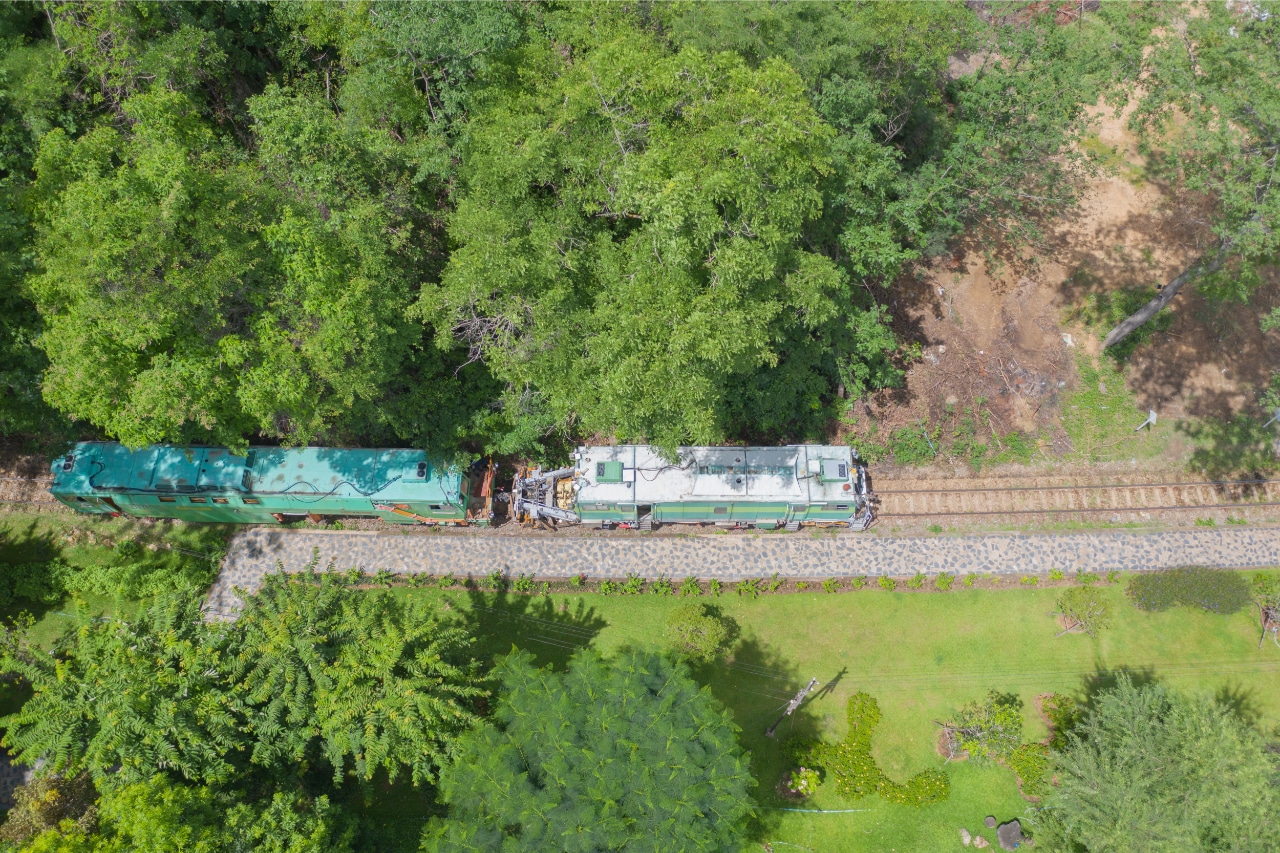 train running through indiana