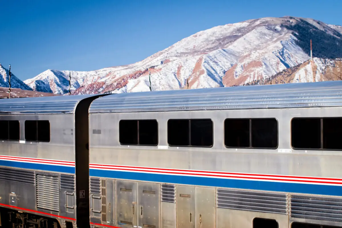 9 Major Differences Between Amtrak and Greyhound! 