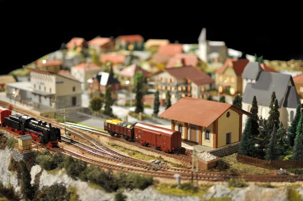 model train and accessories